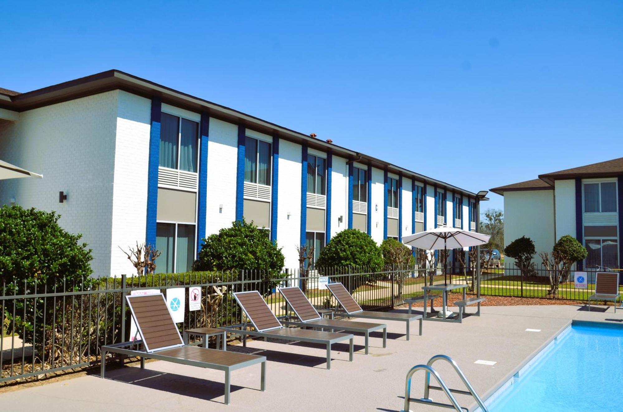 Americas Best Value Inn & Suites-Foley Exterior photo