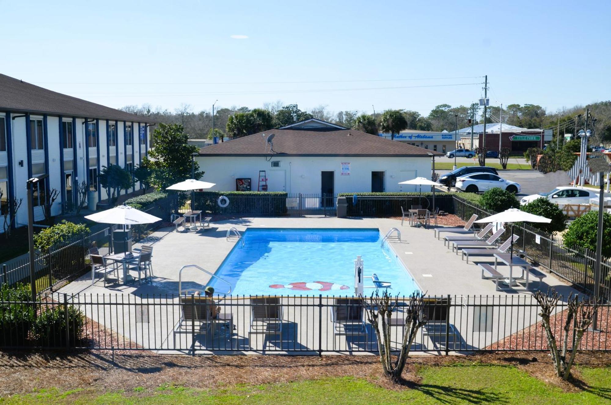 Americas Best Value Inn & Suites-Foley Exterior photo